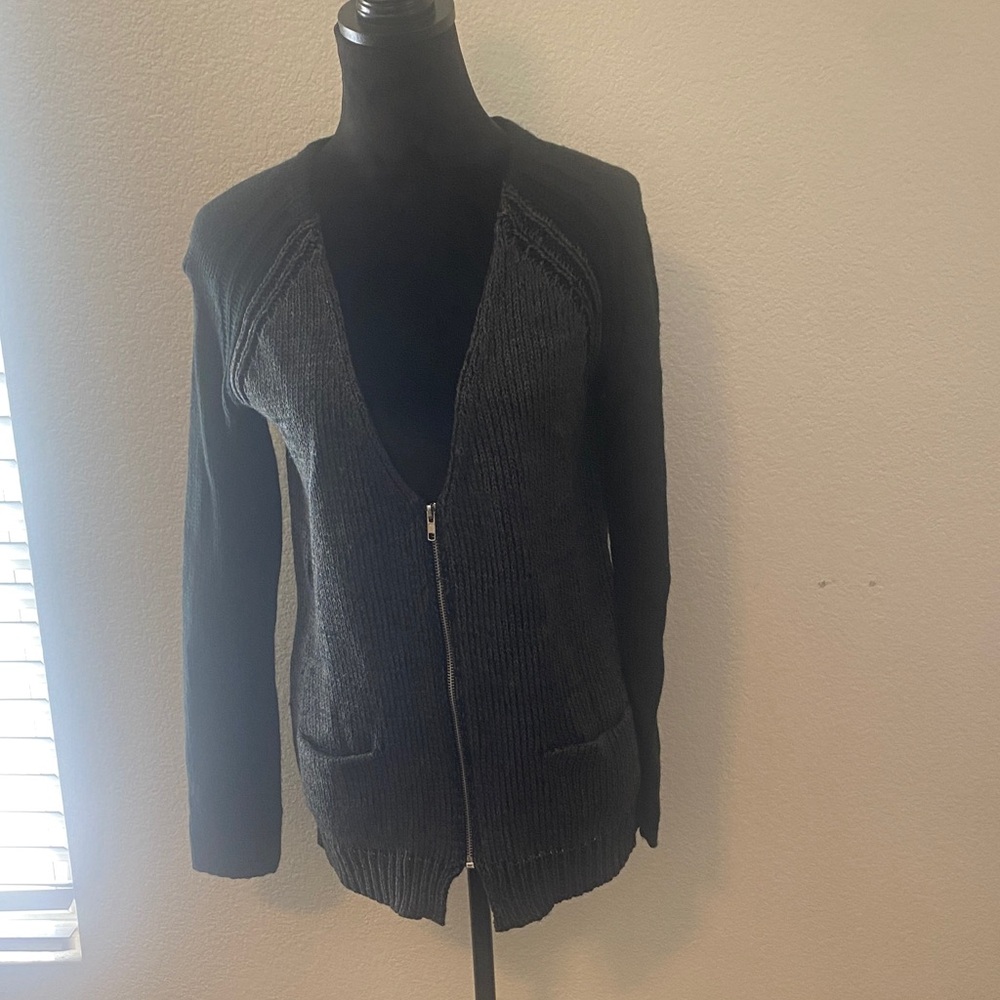 Elegant Black Zippered Women's Cardigan